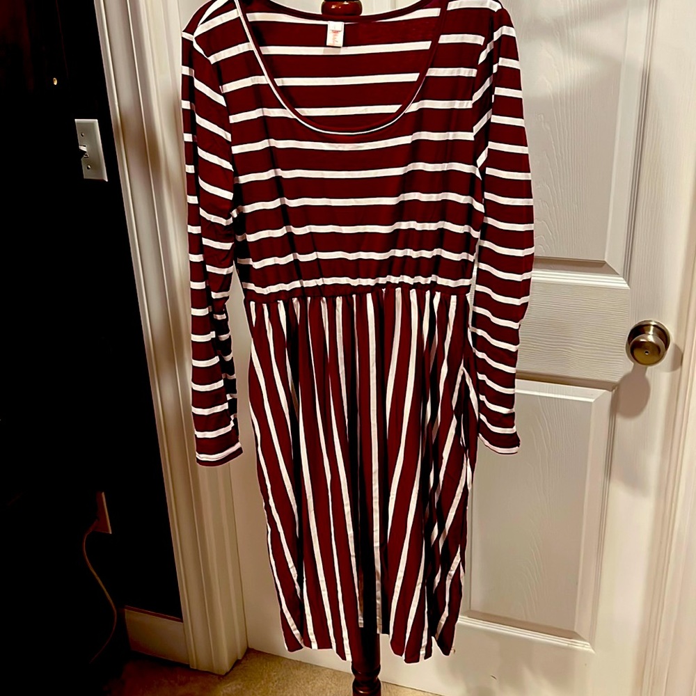 NWOT Ladies Burgundy Color Stripe  Dress with side pockets.